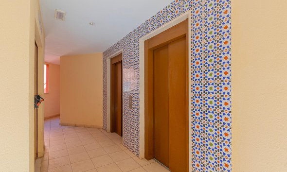 Resale - Apartment - Torrevieja - Playa de los locos