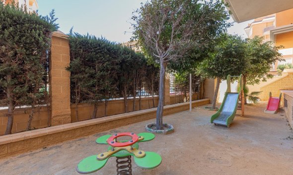 Resale - Apartment - Torrevieja - Playa de los locos