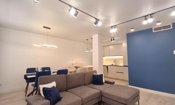 Resale - Apartment - Torrevieja - Acequion