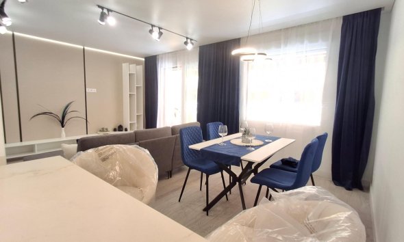 Resale - Apartment - Torrevieja - Acequion