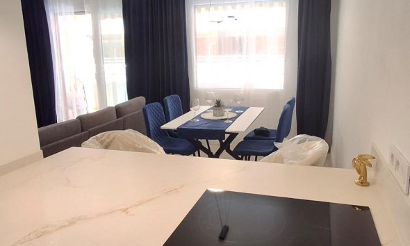 Resale - Apartment - Torrevieja - Acequion