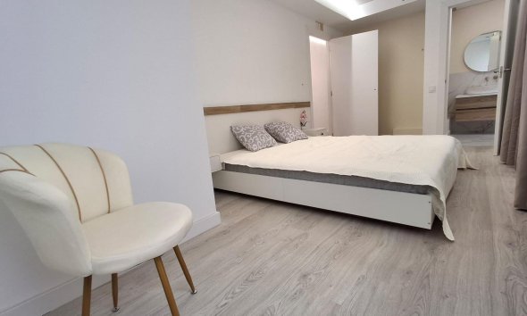 Resale - Apartment - Torrevieja - Acequion