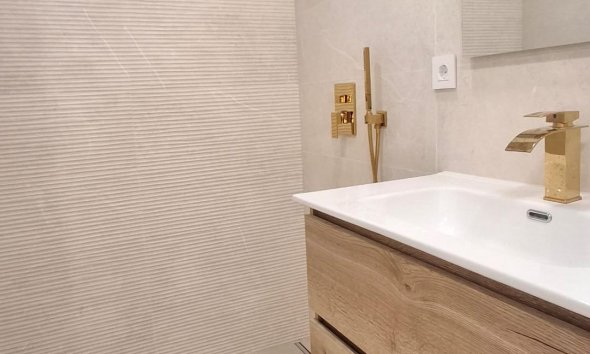 Resale - Apartment - Torrevieja - Acequion