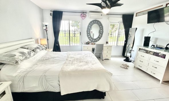 Resale - Villa / House - Catral