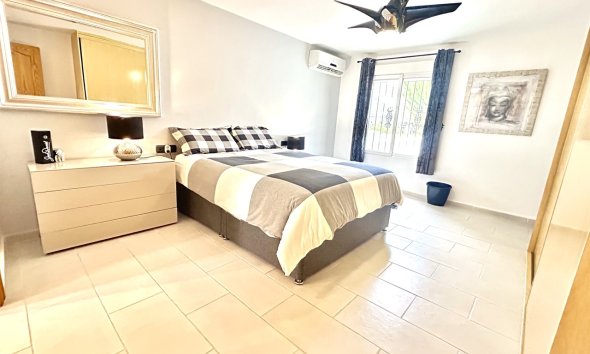 Resale - Villa / House - Catral