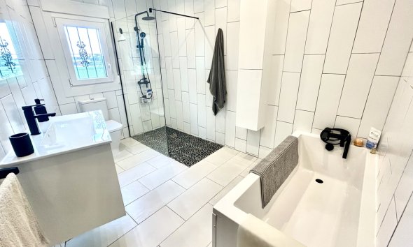 Resale - Villa / House - Catral