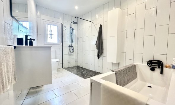 Resale - Villa / House - Catral