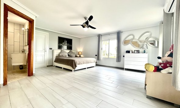 Resale - Villa / House - Catral