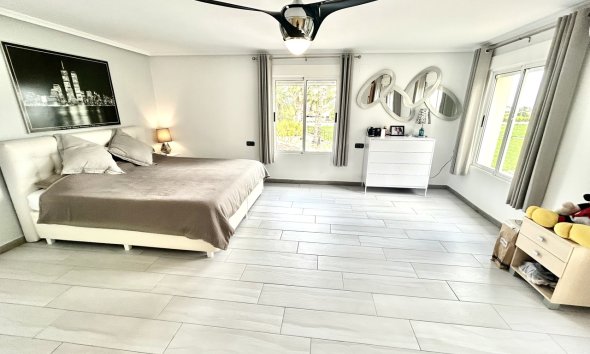 Resale - Villa / House - Catral