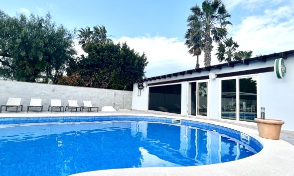 Resale - Villa / House - Catral