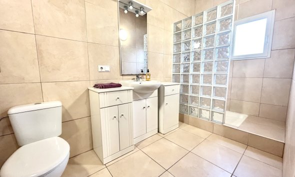 Resale - Villa / House - Catral