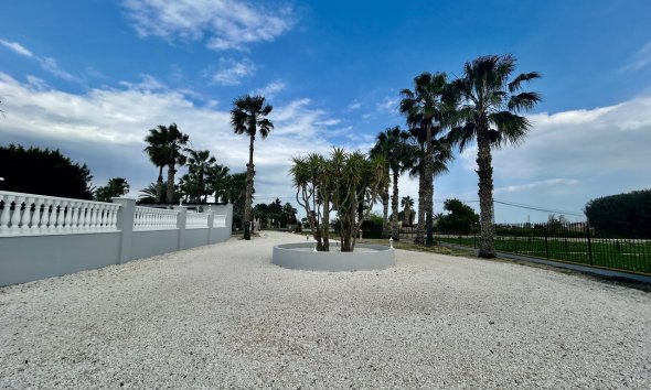 Resale - Villa / House - Catral