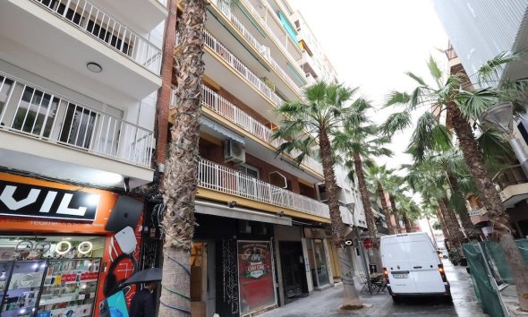 Resale - Apartment - Torrevieja - Centro