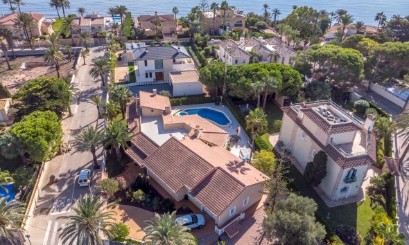 Resale - Villa - Orihuela Costa - MUY CERCA DE LA PLAYA