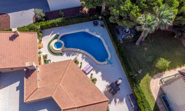 Resale - Villa - Orihuela Costa - MUY CERCA DE LA PLAYA