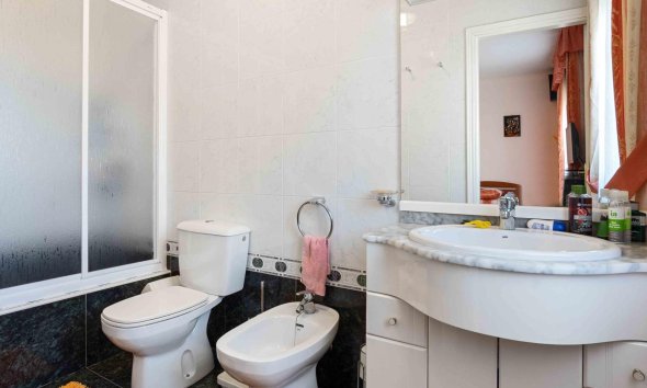 Resale - Villa - Orihuela Costa - MUY CERCA DE LA PLAYA