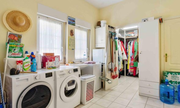 Resale - Villa - Orihuela Costa - MUY CERCA DE LA PLAYA