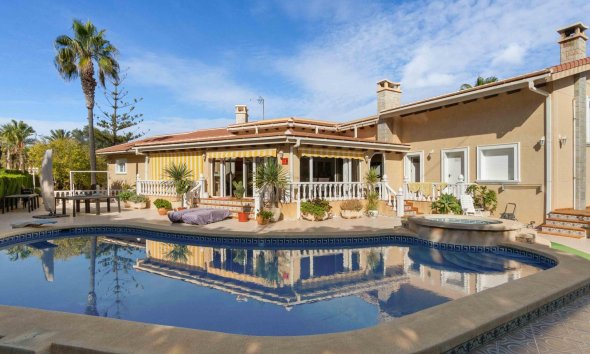 Resale - Villa - Orihuela Costa - MUY CERCA DE LA PLAYA