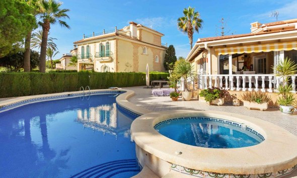 Resale - Villa - Orihuela Costa - MUY CERCA DE LA PLAYA