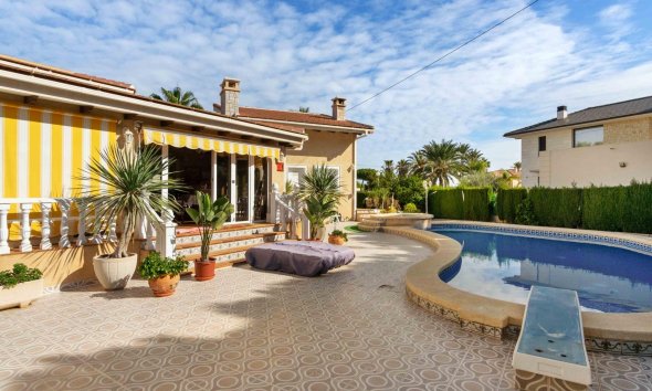 Resale - Villa - Orihuela Costa - MUY CERCA DE LA PLAYA