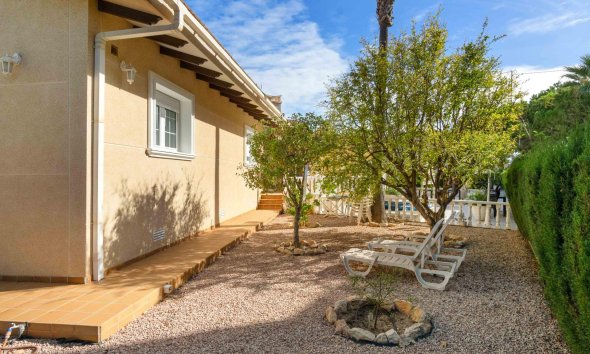 Resale - Villa - Orihuela Costa - MUY CERCA DE LA PLAYA