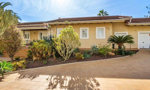 Resale - Villa - Orihuela Costa - MUY CERCA DE LA PLAYA