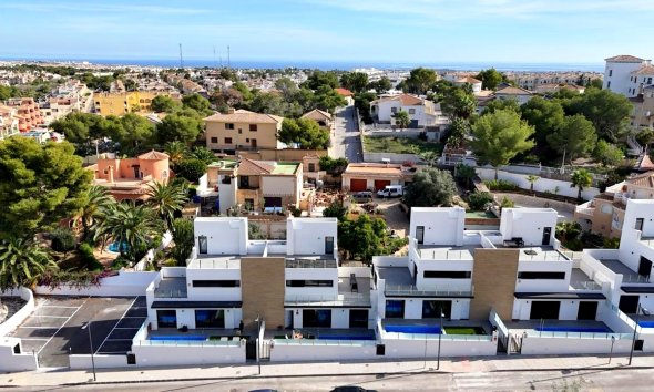 Resale - Villa - Orihuela Costa - Villamartín