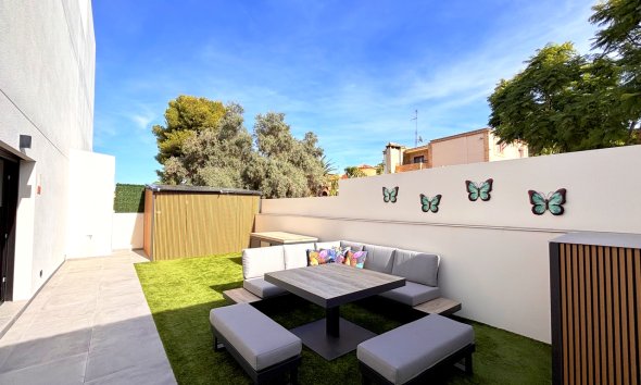 Resale - Villa - Orihuela Costa - Villamartín