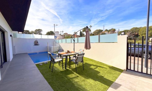 Resale - Villa - Orihuela Costa - Villamartín