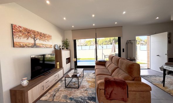 Resale - Villa - Orihuela Costa - Villamartín