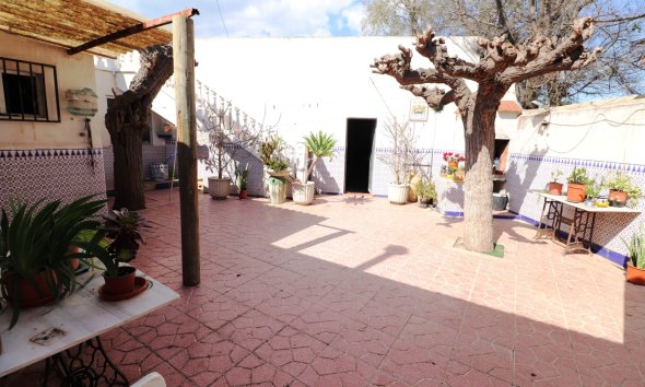 Resale - Villa - Heredades - Heredades - Village