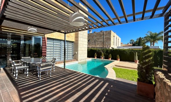 Resale - Villa - Orihuela Costa - Dehesa de Campoamor