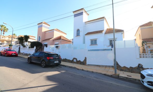 Resale - Villa - Orihuela Costa - Villamartín