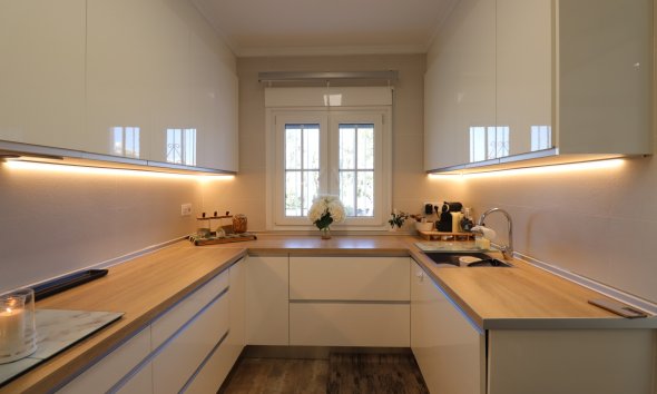 Resale - Villa - Orihuela Costa - Villamartín