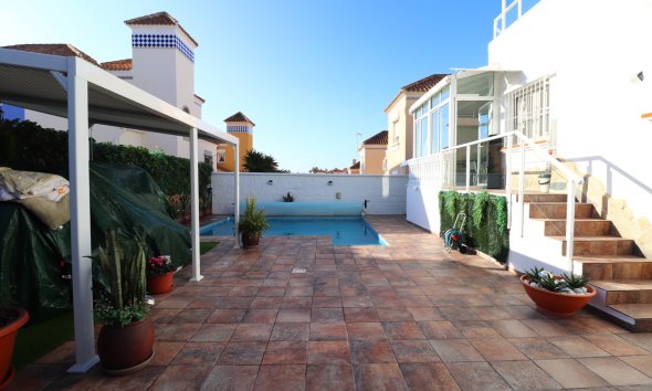 Resale - Villa - Orihuela Costa - Villamartín