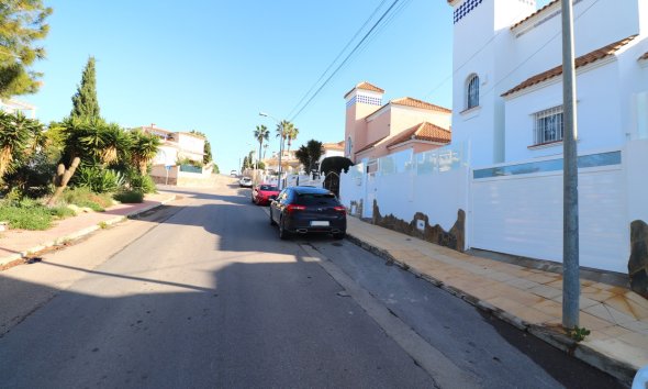 Resale - Villa - Orihuela Costa - Villamartín