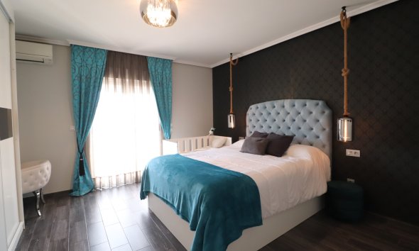 Resale - Terraced house / Townhouse - Redovan - Redovan - Town