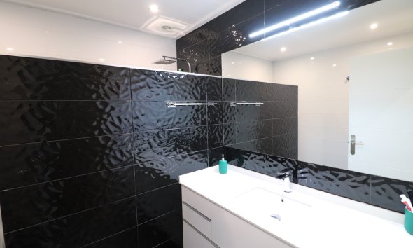 Resale - Terraced house / Townhouse - Redovan - Redovan - Town
