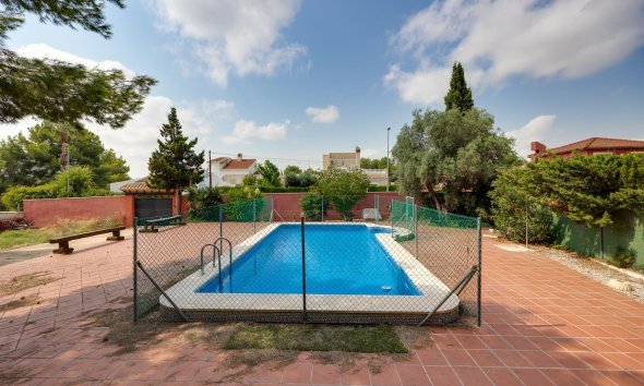 Resale - Villa - San Miguel de Salinas - Ciudad de las comunicaciones