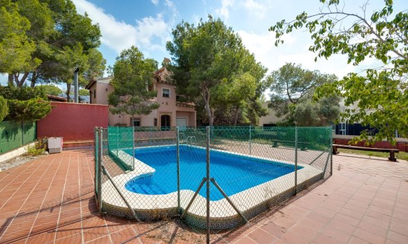 Resale - Villa - San Miguel de Salinas - Ciudad de las comunicaciones