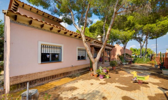 Resale - Villa - San Miguel de Salinas - Ciudad de las comunicaciones