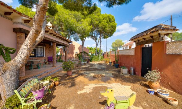 Resale - Villa - San Miguel de Salinas - Ciudad de las comunicaciones
