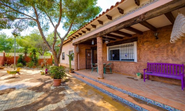 Resale - Villa - San Miguel de Salinas - Ciudad de las comunicaciones
