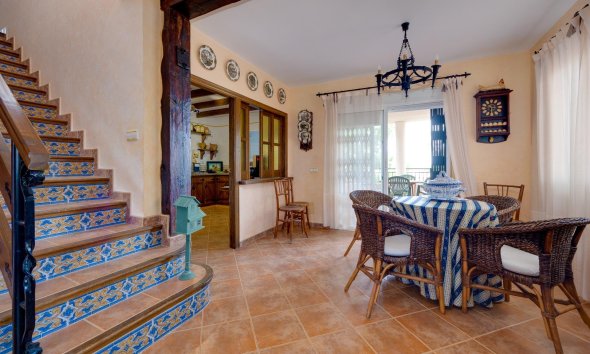 Resale - Villa - San Miguel de Salinas - Ciudad de las comunicaciones