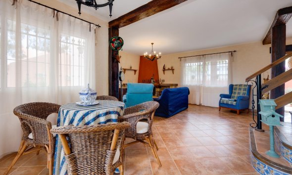 Resale - Villa - San Miguel de Salinas - Ciudad de las comunicaciones