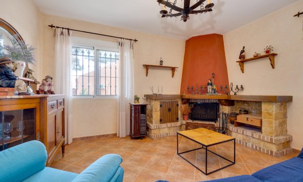 Resale - Villa - San Miguel de Salinas - Ciudad de las comunicaciones