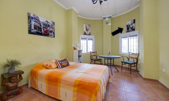 Resale - Villa - San Miguel de Salinas - Ciudad de las comunicaciones