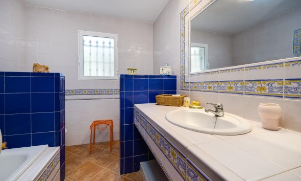 Resale - Villa - San Miguel de Salinas - Ciudad de las comunicaciones