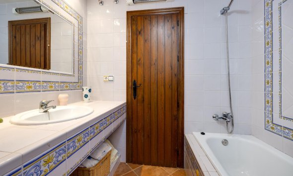 Resale - Villa - San Miguel de Salinas - Ciudad de las comunicaciones