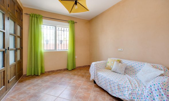 Resale - Villa - San Miguel de Salinas - Ciudad de las comunicaciones
